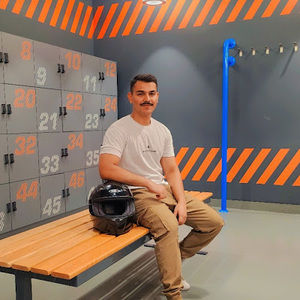 Meet your Posher, Hyder